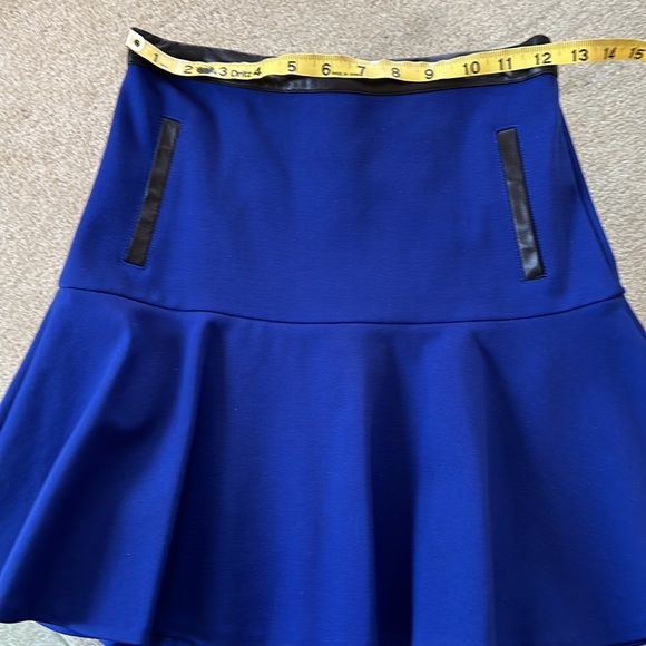 Club Monaco Mini Skirt - Picture 5 of 9